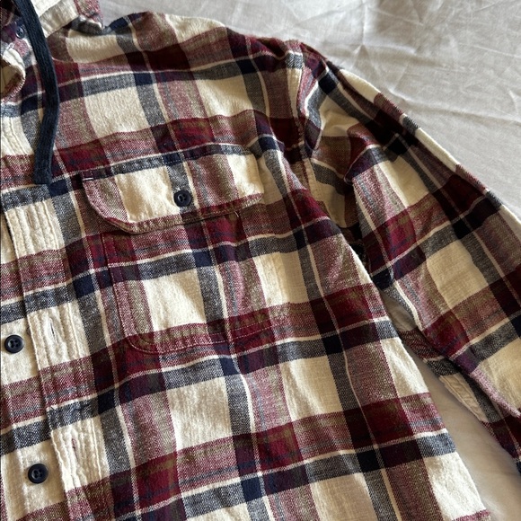 American Eagle Outfitters Plaid Hooded Flannel in Burgundy, Navy & Cream - Picture 4 of 6